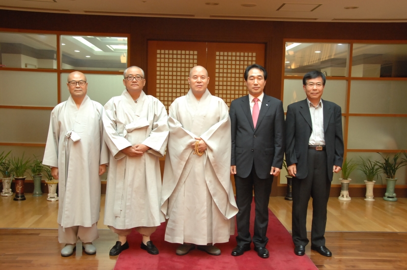 2011.08.25_전 강원부지사 최흥집 예방 (2)